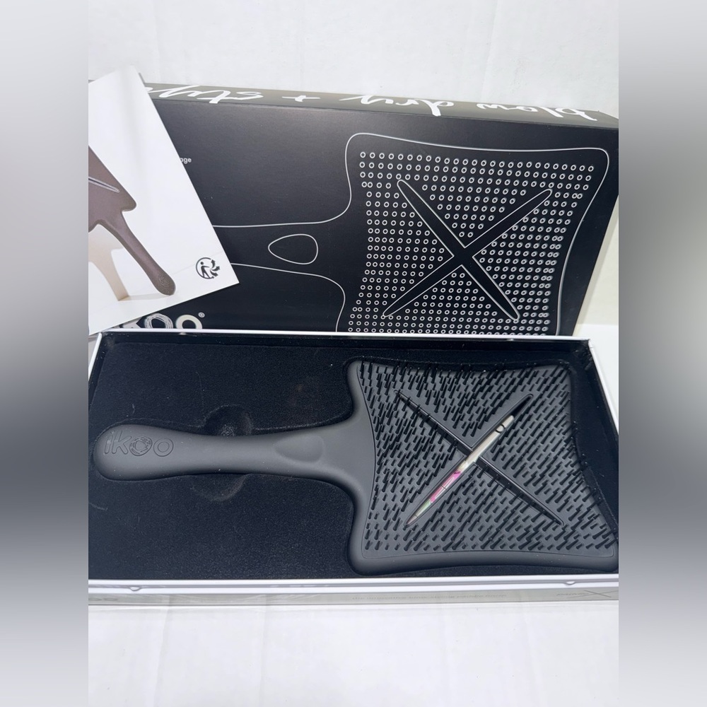 IKOO PADDLE BRUSH Brand New Black Large Brush Styling AWESOME